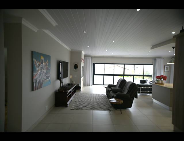3 BEDROOM HOUSE FOR SALE IN OUTENIQUASBOSCH